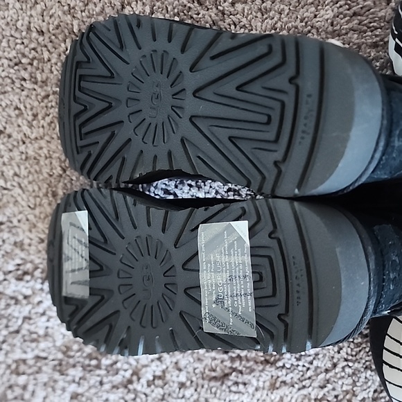 UGG black short classic boot leopard lining bow in back-5 - Picture 9 of 13